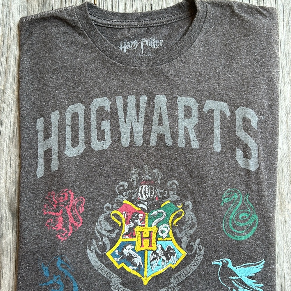 Universal Studios Harry Potter Hogwarts short tee shirt Warner Brothers gray Lg